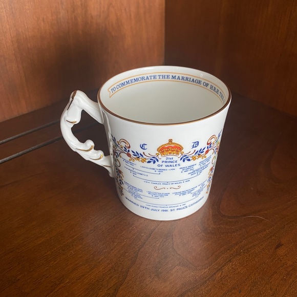 Aynsley 1981 Royal Wedding Commemorative dish&mug - Picture 5 of 6